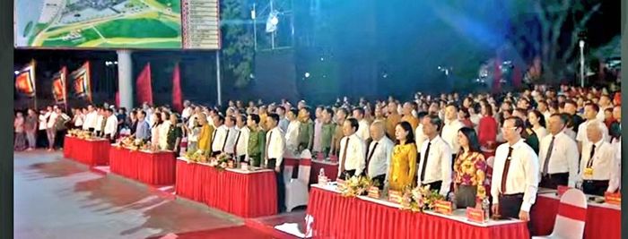 Các đại biểu dự Lễ tưởng niệm tại Khu di sản văn hoá thế giới Côn Sơn - Kiếp Bạc