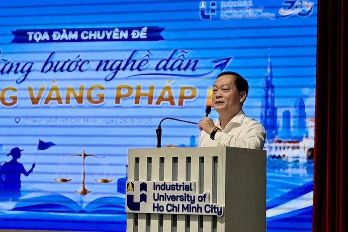 Tiến sĩ Nguyễn Xuân Hồng - Phó Hiệu trưởng Trường Đại học Công nghiệp Thành phố Hồ Chí Minh tại tọa đàm. Ảnh: Mỹ Phương – TTXVN.