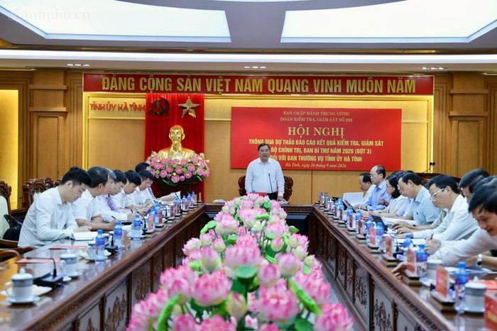 Phó Thủ tướng Thường trực Phạm Gia Túc đề nghị Hà Tĩnh quan tâm thu hút nguồn nhân lực chất lượng cao, bố trí cán bộ có chuyên môn phù hợp với những lĩnh vực còn thiếu - Ảnh: chinhphu.vn/Phương Nguyên