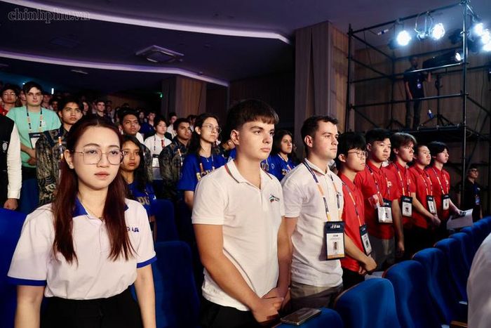 Các thí sinh đến từ nhiều quốc gia tham dự Kỳ thi - Ảnh: chinhphu.vn/Thu Sa