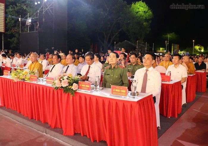 Bí thư Thành uỷ TP. Hải Phòng Lê Ngọc Châu cùng các đại biểu tại khai mạc Lễ hội Côn Sơn, Kiếp Bạc - mùa thu năm 2026 - Ảnh: chinhphu.vn/Thu Sa