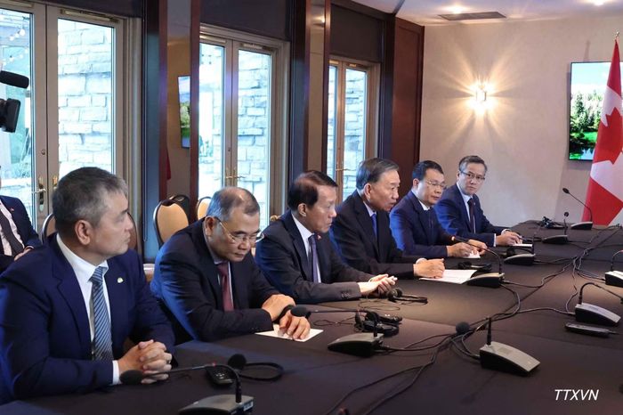 Tổng Bí thư, Chủ tịch nước Tô Lâm tiếp ông Toshiyuki Onuma, Chủ tịch Hội đồng Tổ chức Hàng không dân dụng quốc tế (ICAO). (Ảnh: Thống Nhất/TTXVN)