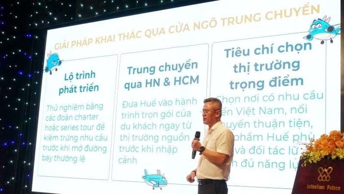 Đại diện lãnh đạo Tổng công ty Hàng không Việt Nam trình bày tham luận tại hội nghị. (Ảnh: CH)