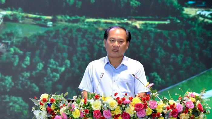 Đồng chí Nguyễn Chí Công, Phó Giám đốc Sở Văn hóa, Thể thao và Du lịch tỉnh Cà Mau, Trưởng ban tổ chức Liên hoan phát biểu tại lễ bế mạc. (Ảnh: HOÀN THÀNH)