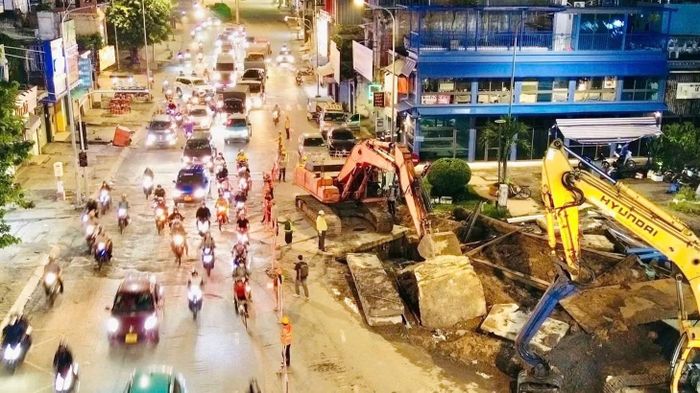 Thi công tuyến Metro số 2, khu vực ga Tân Bình. (Ảnh: QUÝ HIỀN)