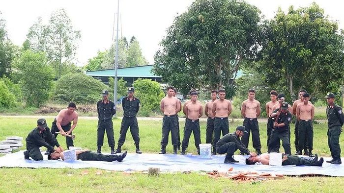 Biểu diễn khí công. (Ảnh: PHƯỚC THANH)