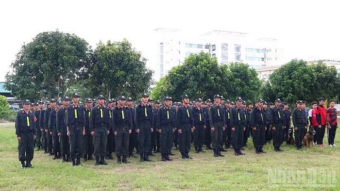 Cán bộ, chiến sĩ thuộc Phòng Cảnh sát cơ động, Công an tỉnh Đồng Tháp tham dự buổi lễ. (Ảnh: PHƯỚC THANH)