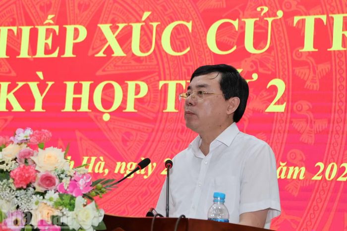 Cử tri Đặng Văn Thành kiến nghị các vấn đề liên quan tới phân cấp, phân quyền trong lĩnh vực quản lý Quy hoạch. (Ảnh: Ngô Tuấn)