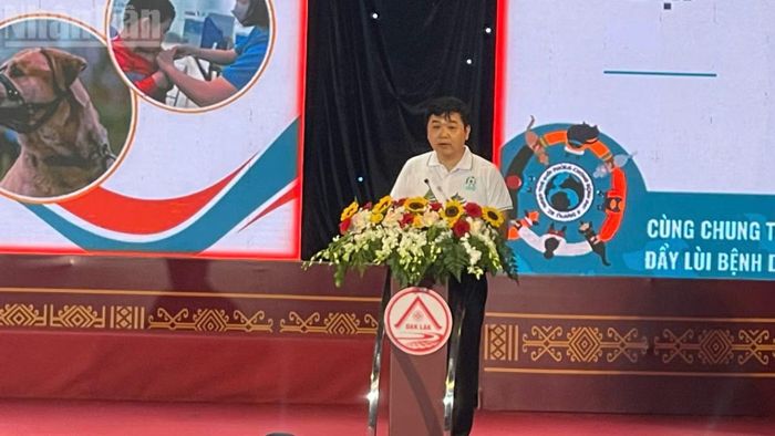 Phó Cục trưởng Cục Phòng bệnh, Bộ Y tế, Võ Hải Sơn phát biểu tại Lễ mít-tinh. (Ảnh: CÔNG LÝ)