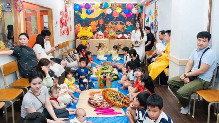 Chương trình là dịp để các em nhỏ, đặc biệt là thế hệ sinh ra và lớn lên tại Nhật Bản có cơ hội trải nghiệm những nét đẹp văn hóa truyền thống của quê hương. (Ảnh: Ban tổ chức cung cấp)