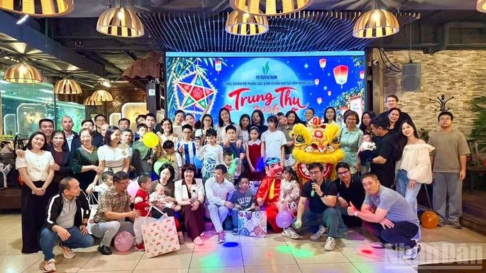 Đêm hội Trung thu của các đoàn viên Công đoàn Liên doanh Rusvietpetro.