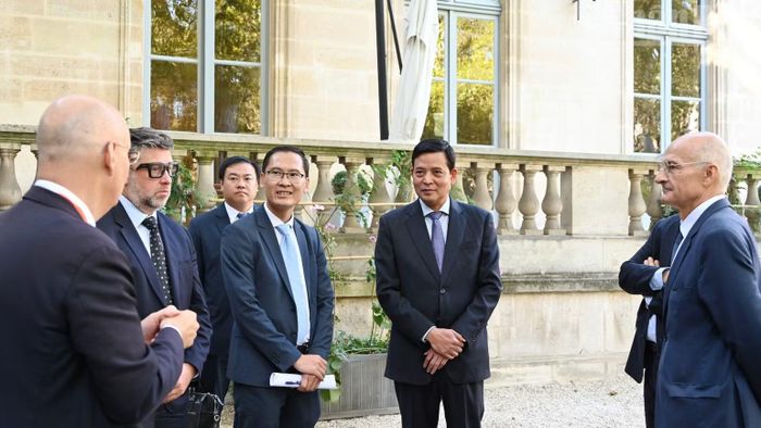 Các doanh nghiệp Pháp giới thiệu kinh nghiệm và năng lực về phát triển đường sắt. (Ảnh: TRUNG HƯNG)