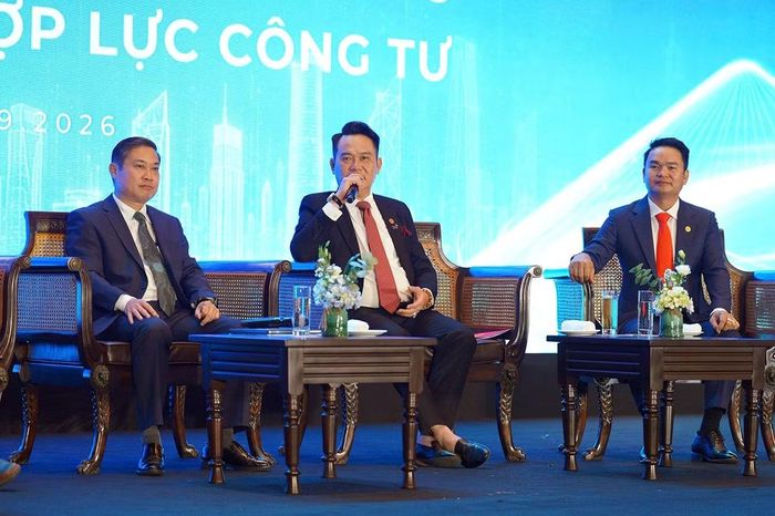 Chủ tịch Hội Doanh nhân trẻ Việt Nam Đặng Hồng Anh trao đổi ý kiến tại phiên làm việc. (Ảnh: Trung ương Hội Doanh nhân trẻ Việt Nam cung cấp)