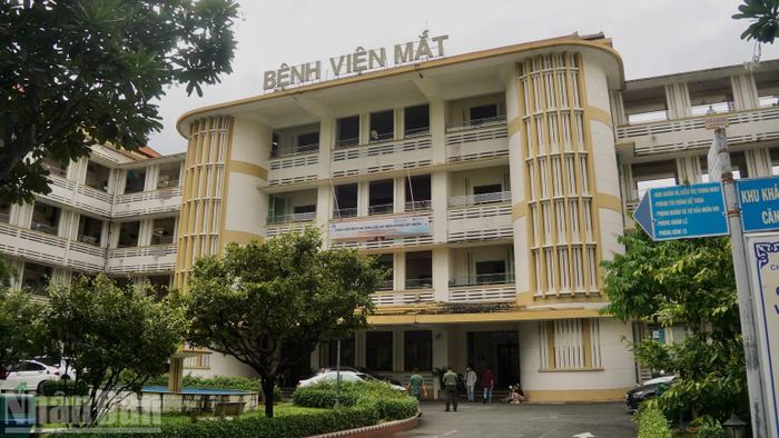 Khuôn viên Bệnh viện Mắt Thành phố Hồ Chí Minh.