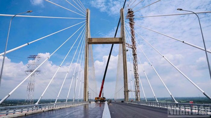 Theo dự kiến, cầu Phước Khánh sẽ được thông xe trong ngày 30/9. Hiện nay, đơn vị thi công đang hoàn thiện những hạng mục cuối cùng.