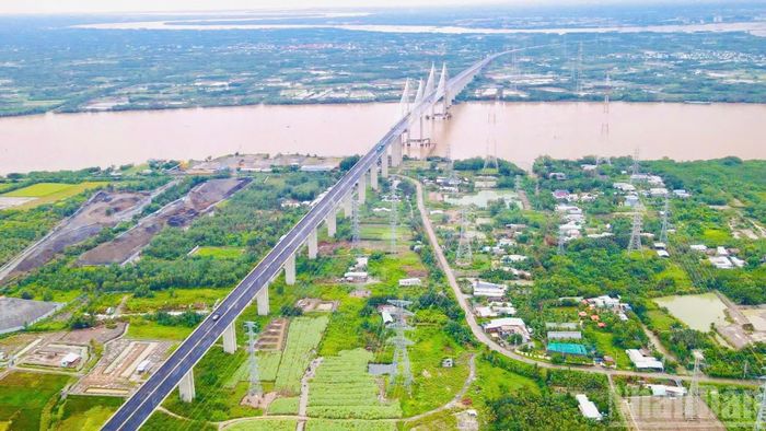 Gói thầu xây dựng cầu Phước Khánh được khởi công năm 2015, dự kiến hoàn thành vào năm 2019, nhưng sau nhiều năm đình trệ vì vướng mắc, đến nay mới thi công gần hoàn thành và dự kiến thông xe vào ngày 30/9 tới.