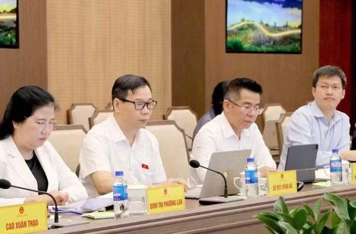 Các thành viên đoàn công tác.
