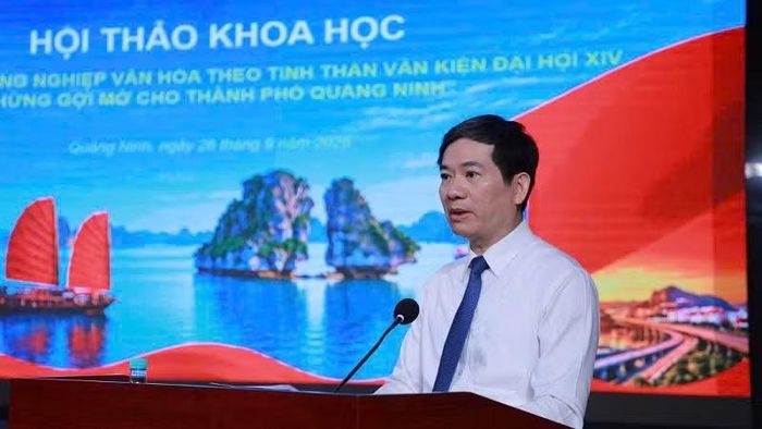 Phó Bí thư Thành ủy, Chủ tịch Ủy ban Mặt trận Tổ quốc Việt Nam thành phố Quảng Ninh Vũ Quyết Tiến phát biểu khai mạc Hội thảo.
