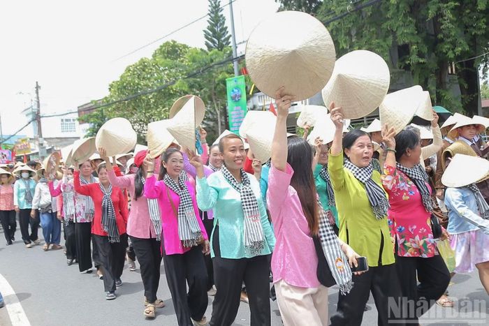 Đây là lễ hội truyền thống của ngư dân Cần Giờ, được duy trì hơn 113 năm qua, vừa là dịp tri ân tiền nhân, cầu mong mưa thuận gió hòa, quốc thái dân an, vừa là "Tết biển" tổng kết một mùa đánh bắt và chuẩn bị cho mùa mới.