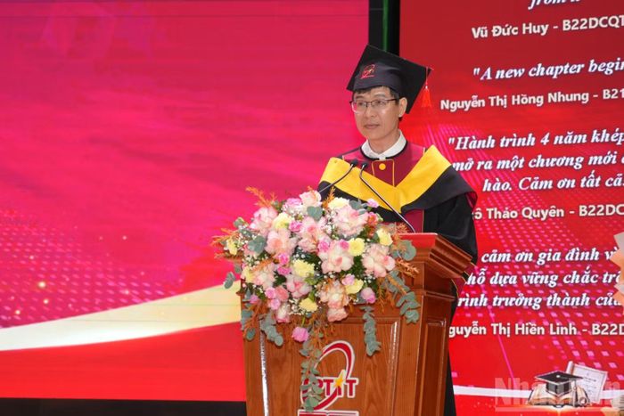 Giáo sư, Tiến sĩ Từ Minh Phương, Phó Giám đốc Học viện Công nghệ Bưu chính Viễn thông, phát biểu tại buổi lễ.