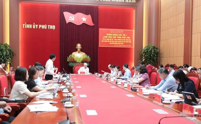 Quang cảnh buổi làm việc.