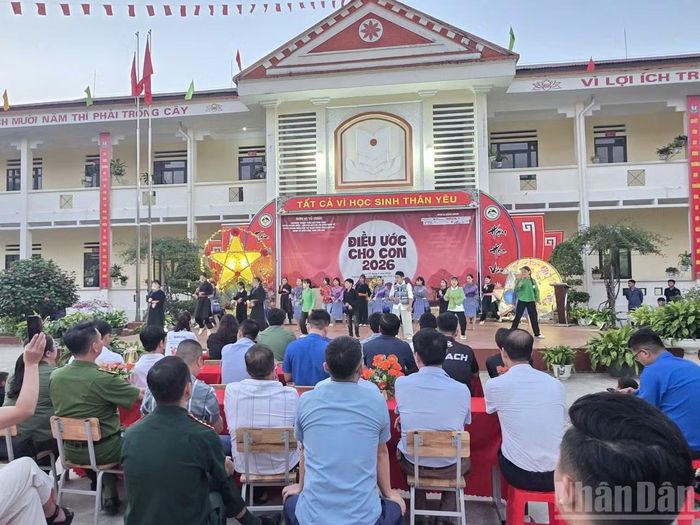 Chương trình trung thu “Điều ước cho con 2026” diễn ra trong không khí ấm áp, mang niềm vui và những phần quà thiết thực đến gần 1.200 học sinh vùng cao.