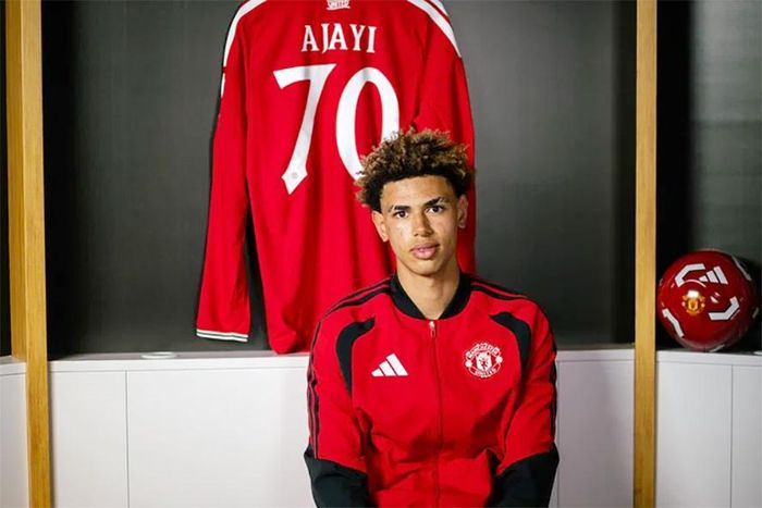 MU ký hợp đồng chuyên nghiệp với Ajayi. Ảnh: Man Utd 