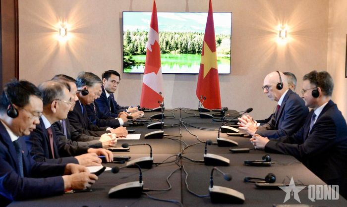  Quang cảnh buổi tiếp. 