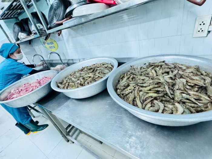 Nhờ chủ động, linh hoạt, phân hiệu Trường TH Phan Đăng Lưu (phường Hòa Cường) đã tổ chức bán trú từ ngày 7-9.