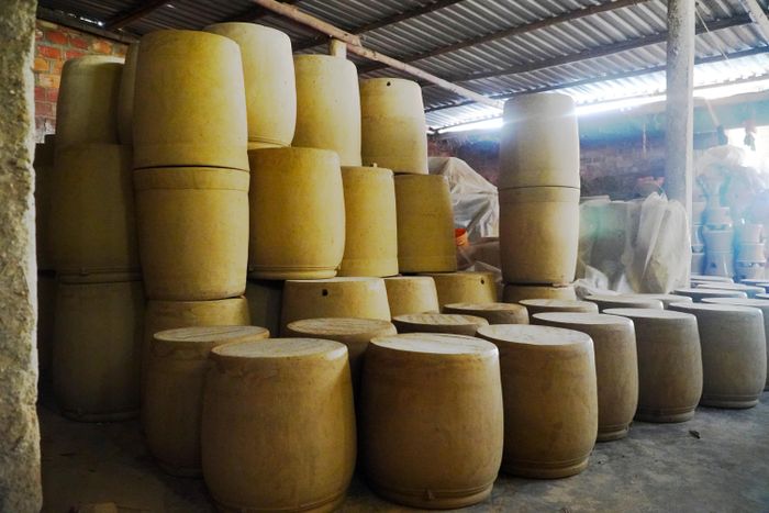 Có thời, làng gốm Vân Sơn - Nhạn Tháp nổi tiếng với các sản phẩm chum, vại, bình lớn dùng để đựng gạo, nước và thực phẩm
