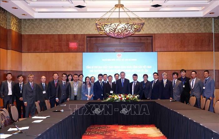  Tổng Bí thư, Chủ tịch nước Tô Lâm cùng Đoàn đại biểu cấp cao Việt Nam trong buổi gặp gỡ các chuyên gia, trí thức tiêu biểu đại diện cho Mạng lưới Chuyên gia và Nhà khoa học Việt Nam tại Canada. Ảnh: TTXVN 