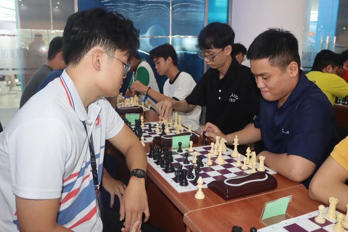  Sinh viên tranh tài ở nội dung cờ vua 