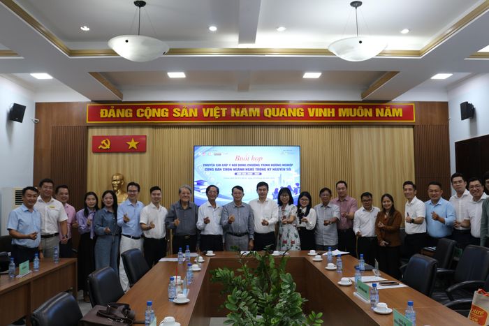  Các đại biểu tham dự buổi họp góp ý 