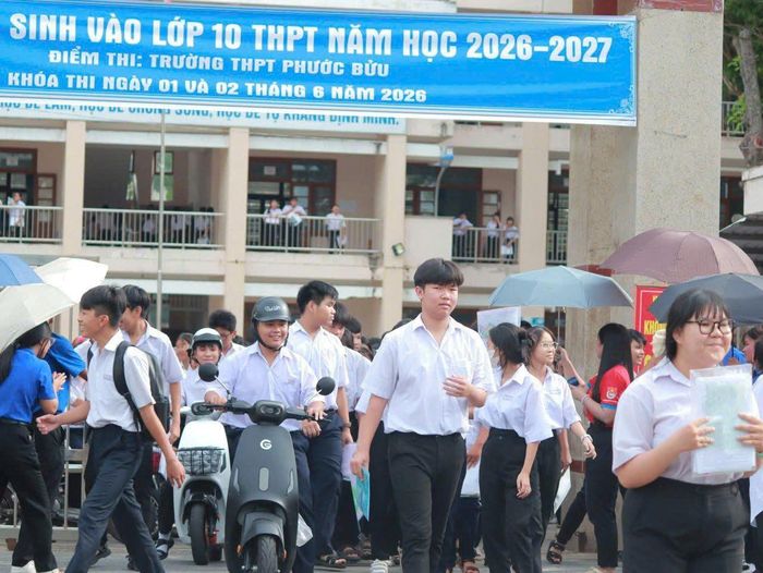 Học sinh dự thi tuyển sinh lớp 10 năm học 2026-2027 tại điểm thi THPT Phước Bửu. 