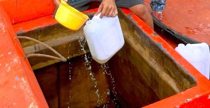  Số dầu vận chuyển trên tàu không hoá đơn, chứng từ. Ảnh: HOÀNG TÁ 