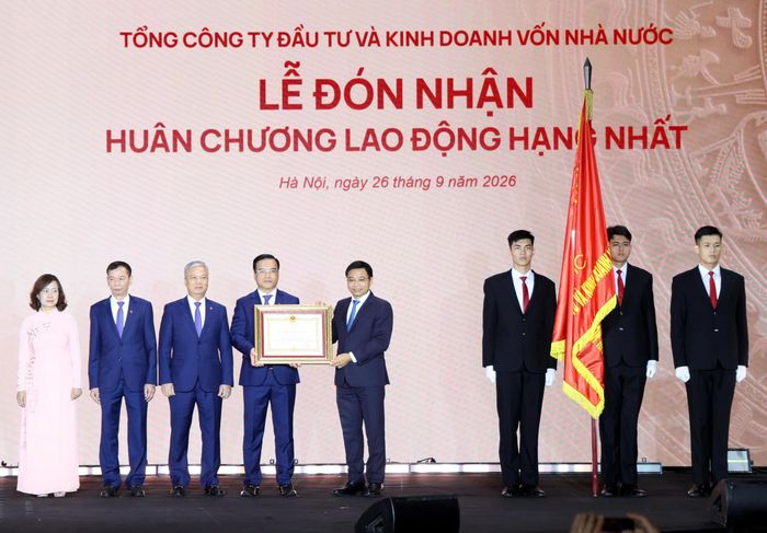  Phó Thủ tướng Nguyễn Văn Thắng trao Huân chương Lao động hạng nhất tặng SCIC. Ảnh: ĐỨC TUÂN 