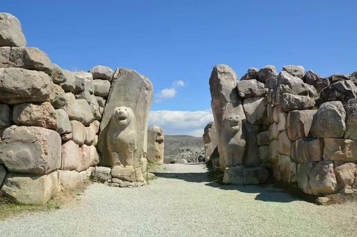 Cổng Sư tử tại Hattusha, kinh đô của đế chế Hittite. Ảnh: Carole Raddato/Flickr.