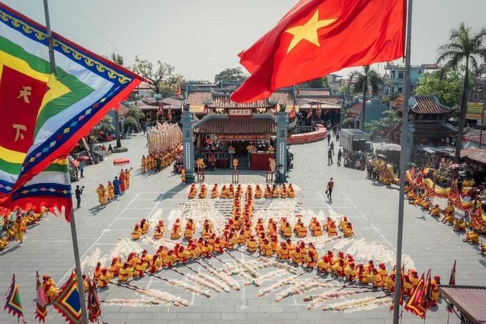 Lễ hội Phủ Dày ở Nam Định. Ảnh: VietnamTravel Magazine