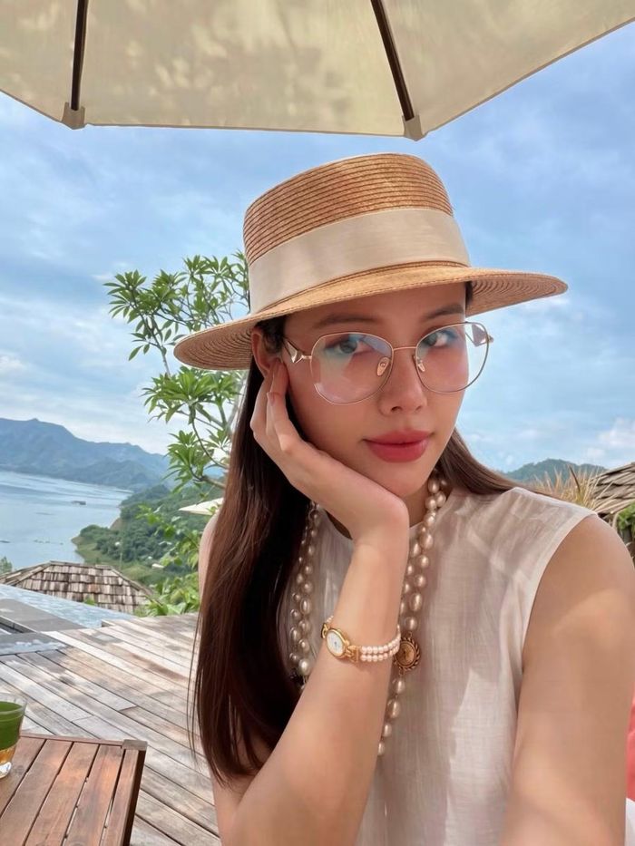 Theo những chia sẻ của Phanh Lee, việc giảm cân được cô thực hiện theo hướng khoa học kết hợp với quá trình tập luyện kiên trì. Nhờ vậy, vóc dáng của nữ diễn viên ngày càng săn chắc và cân đối hơn. Ảnh: FB Phương Anh Lê