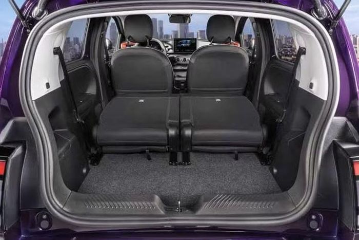 Xe được trang bị 1 mô-tơ điện đặt phía trước, cho công suất tối đa 81 mã lực. Trong khi đó, pin lithium-sắt-phosphate (LFP) dung lượng 27,5 kWh cung cấp phạm vi hoạt động 259 km theo tiêu chuẩn WLTP. Mẫu xe điện này tương thích với sạc nhanh DC công suất 50 kW, cho phép nạp pin từ 15-80% trong 28 phút.