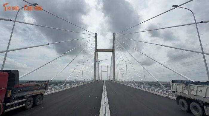 Cầu Phước Khánh là hạng mục cuối cùng trên toàn tuyến cao tốc BL-LT dài hơn 57km. Dù được khởi công từ 8/2015 nhưng phải dừng thi công từ năm 2019 khi khối lượng đã đạt 80,7% do vướng cơ chế và nguồn vốn.