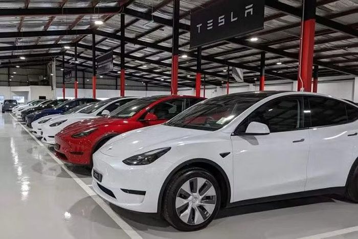 CNBC cũng thừa nhận phần lớn sự tăng trưởng về doanh số xe điện tại Việt Nam đang bị chi phối bởi một đối thủ nội địa quá mạnh là Vinfast.