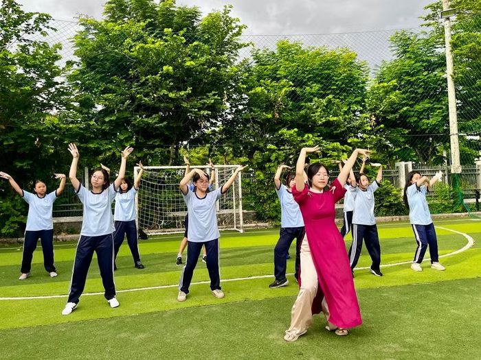 Học sinh Trường THCS Nguyễn Văn Tố, phường Diên Hồng, TPHCM trong một hoạt động câu lạc bộ. Ảnh: P.N
