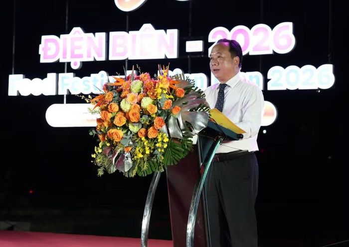 Ông Nguyễn Minh Phú - Phó Chủ tịch UBND tỉnh Điện Biên phát biểu tại đêm khai mạc.