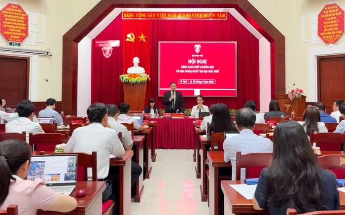 Nhà trường phối hợp cùng Đại học Huế tổ chức thành công Hội nghị Nâng cao chất lượng dạy và học ngoại ngữ tại Đại học Huế.