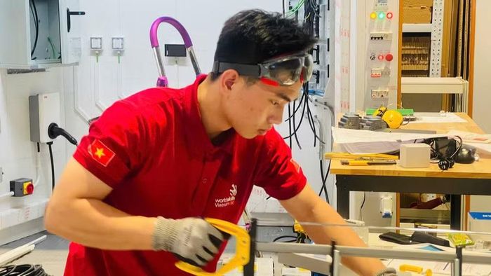 Các thí sinh tập trung cao độ, nỗ lực hoàn thành phần thi của mình tại Kỳ thi Kỹ năng nghề thế giới 2026.