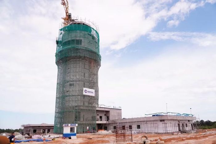 Đài kiểm soát không lưu đang trong quá trình xây dựng.