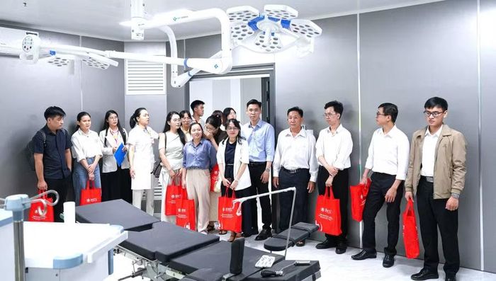 Các ứng viên tham quan, trải nghiệm môi trường làm việc và chính sách thu hút của BMU. (Ảnh: NT)