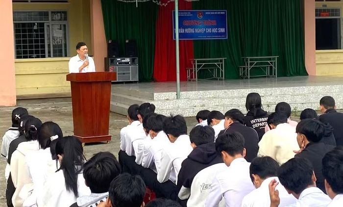 Học viên tại Trung tâm GDNN-GDTX Krông Bông (nay là Krông Pắc) được tư vấn chọn nghề phù hợp với năng lực và điều kiện thực tế. (Ảnh: TT)