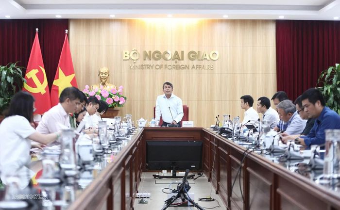 Ủy viên Trung ương Đảng, Thứ trưởng Thường trực Ngoại giao Nguyễn Minh Vũ, Trưởng Ban Thư ký Quốc gia APEC 2027 phát biểu kết luận. (Ảnh: Thành Long)